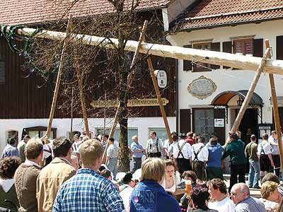 Maibaum aufstellen 2006, Bild 33