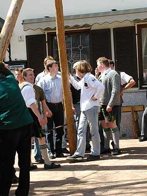 Maibaum aufstellen 2006, Bild 34