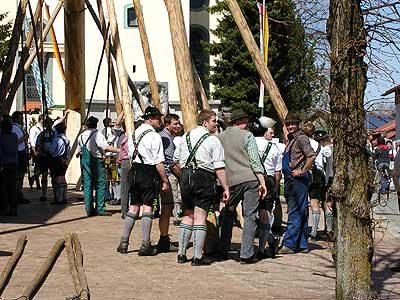 Maibaum aufstellen 2006, Bild 48