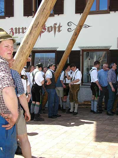 Maibaum aufstellen 2006, Bild 56