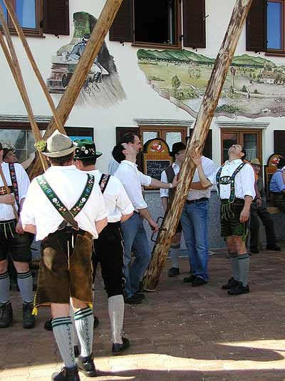 Maibaum aufstellen 2006, Bild 58